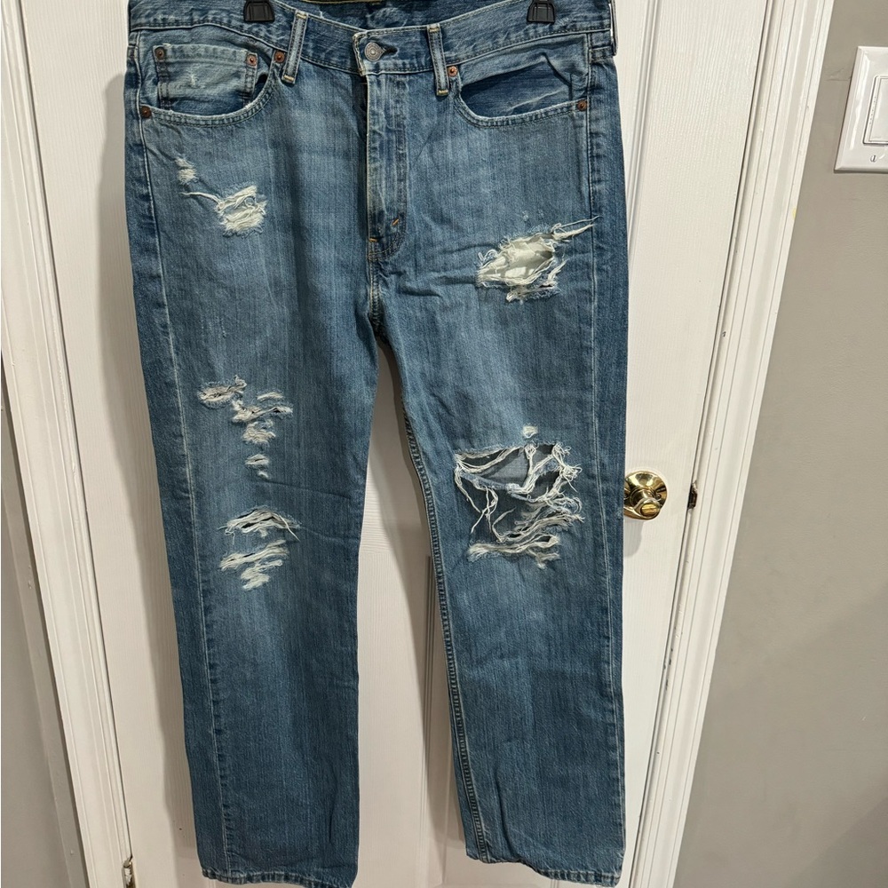 Levi ripped jeans